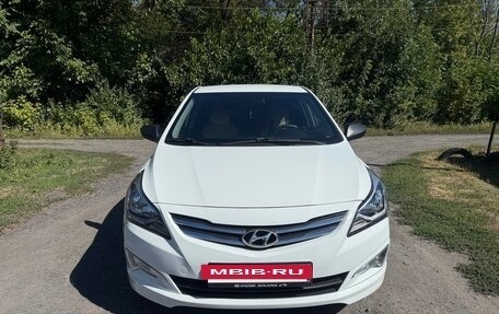 Hyundai Solaris II рестайлинг, 2015 год, 850 000 рублей, 6 фотография