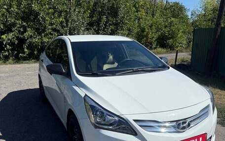 Hyundai Solaris II рестайлинг, 2015 год, 850 000 рублей, 5 фотография