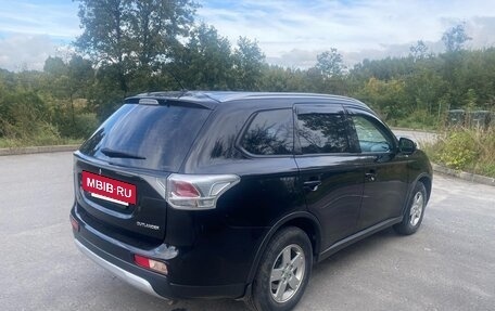 Mitsubishi Outlander III рестайлинг 3, 2014 год, 1 450 000 рублей, 4 фотография