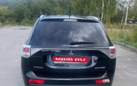 Mitsubishi Outlander III рестайлинг 3, 2014 год, 1 450 000 рублей, 8 фотография