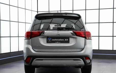 Mitsubishi Outlander III рестайлинг 3, 2022 год, 2 970 000 рублей, 5 фотография