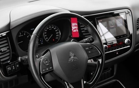 Mitsubishi Outlander III рестайлинг 3, 2022 год, 2 970 000 рублей, 8 фотография