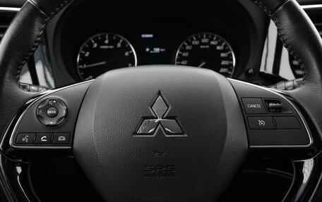 Mitsubishi Outlander III рестайлинг 3, 2022 год, 2 970 000 рублей, 13 фотография