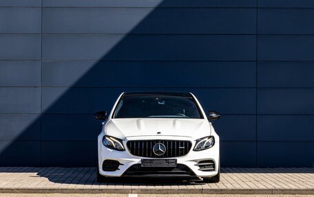 Mercedes-Benz E-Класс, 2018 год, 2 595 000 рублей, 2 фотография