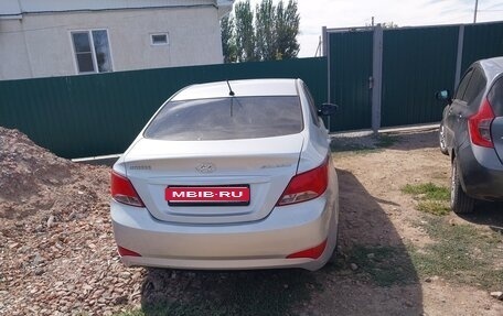 Hyundai Solaris II рестайлинг, 2015 год, 650 000 рублей, 1 фотография