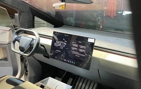 Tesla Cybertruck, 2026 год, 18 999 750 рублей, 13 фотография