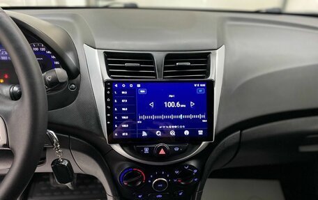 Hyundai Solaris II рестайлинг, 2015 год, 1 199 000 рублей, 27 фотография