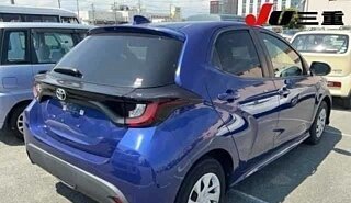 Toyota Yaris XP150 рестайлинг, 2023 год, 1 350 000 рублей, 4 фотография