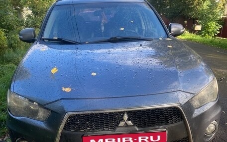 Mitsubishi Outlander III рестайлинг 3, 2011 год, 800 000 рублей, 1 фотография