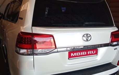 Toyota Land Cruiser 200, 2016 год, 5 300 000 рублей, 10 фотография