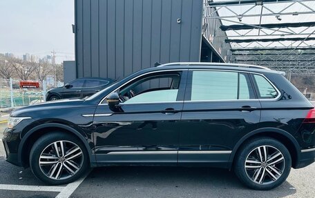 Volkswagen Tiguan II, 2021 год, 3 500 000 рублей, 2 фотография