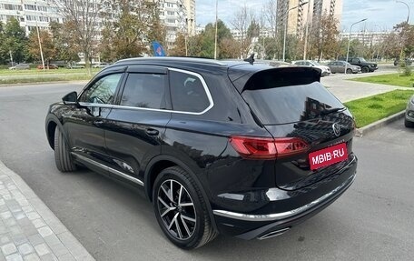 Volkswagen Touareg III, 2021 год, 6 990 000 рублей, 3 фотография