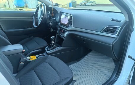 Hyundai Elantra VI рестайлинг, 2017 год, 1 250 000 рублей, 6 фотография