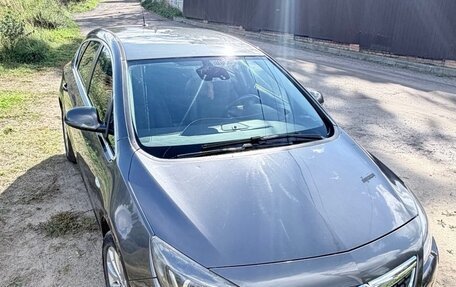 Opel Astra J, 2011 год, 600 000 рублей, 2 фотография