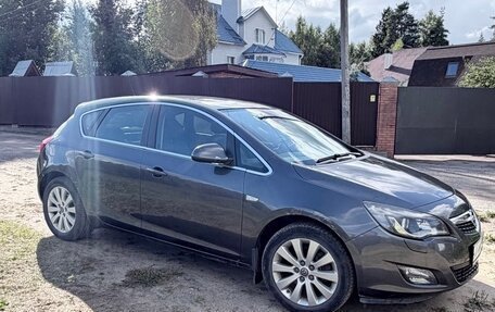Opel Astra J, 2011 год, 600 000 рублей, 1 фотография