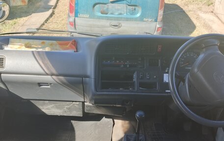 Toyota HiAce H100, 1999 год, 450 000 рублей, 8 фотография