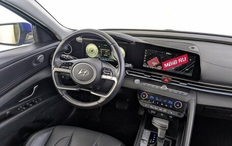 Hyundai Elantra, 2022 год, 2 050 000 рублей, 29 фотография