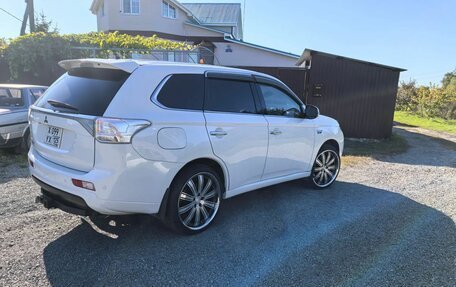 Mitsubishi Outlander III рестайлинг 3, 2013 год, 1 530 000 рублей, 3 фотография