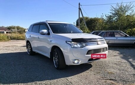 Mitsubishi Outlander III рестайлинг 3, 2013 год, 1 530 000 рублей, 4 фотография