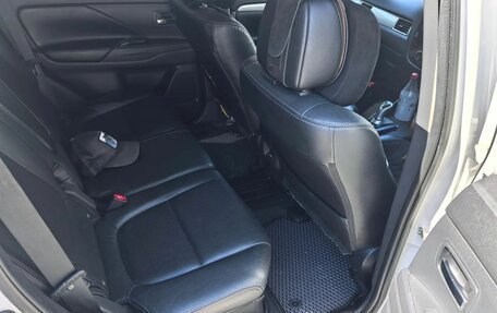 Mitsubishi Outlander III рестайлинг 3, 2013 год, 1 530 000 рублей, 13 фотография