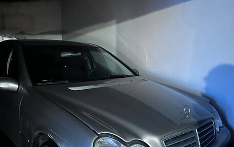 Mercedes-Benz C-Класс, 2004 год, 800 000 рублей, 5 фотография
