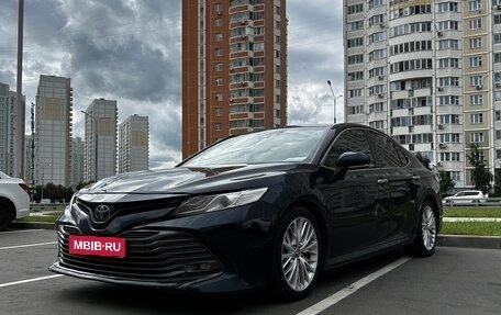 Toyota Camry, 2019 год, 2 100 000 рублей, 1 фотография