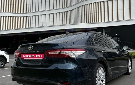 Toyota Camry, 2019 год, 2 100 000 рублей, 4 фотография