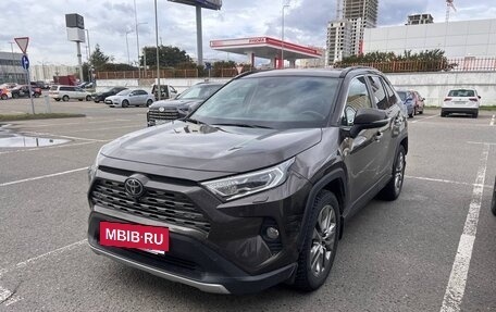 Toyota RAV4, 2021 год, 4 000 000 рублей, 5 фотография