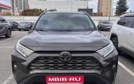 Toyota RAV4, 2021 год, 4 000 000 рублей, 10 фотография