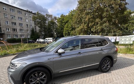 Volkswagen Tiguan II, 2021 год, 3 480 000 рублей, 2 фотография