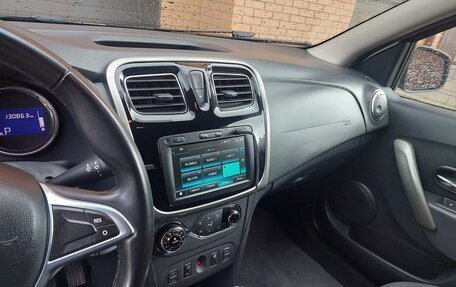 Renault Logan II, 2018 год, 970 000 рублей, 10 фотография