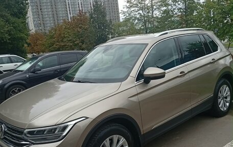 Volkswagen Tiguan II, 2021 год, 2 200 000 рублей, 2 фотография