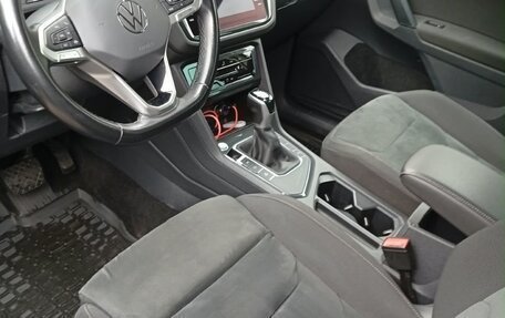 Volkswagen Tiguan II, 2021 год, 2 200 000 рублей, 4 фотография