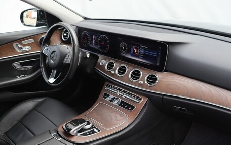 Mercedes-Benz E-Класс, 2017 год, 3 599 000 рублей, 10 фотография