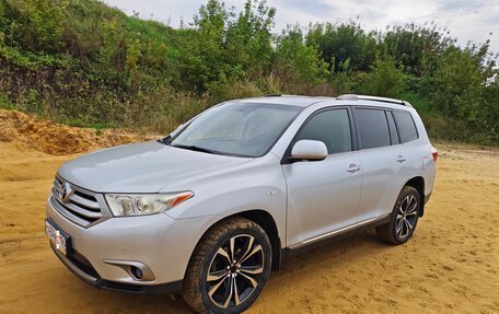 Toyota Highlander III, 2012 год, 2 100 000 рублей, 7 фотография