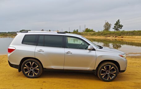 Toyota Highlander III, 2012 год, 2 100 000 рублей, 2 фотография