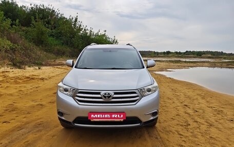 Toyota Highlander III, 2012 год, 2 100 000 рублей, 8 фотография