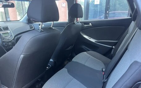 Hyundai Solaris II рестайлинг, 2013 год, 800 000 рублей, 7 фотография