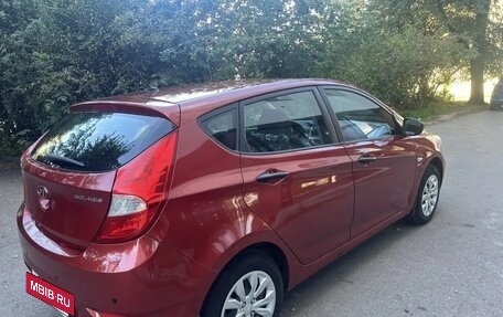 Hyundai Solaris II рестайлинг, 2013 год, 800 000 рублей, 2 фотография