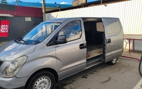 Hyundai H-1 II рестайлинг, 2012 год, 1 000 000 рублей, 3 фотография