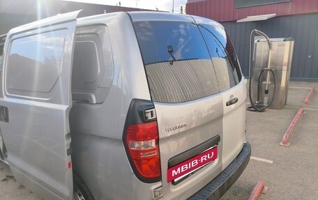 Hyundai H-1 II рестайлинг, 2012 год, 1 000 000 рублей, 4 фотография