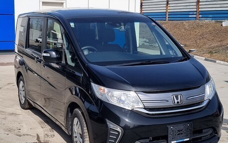 Honda Stepwgn IV, 2020 год, 2 300 000 рублей, 2 фотография