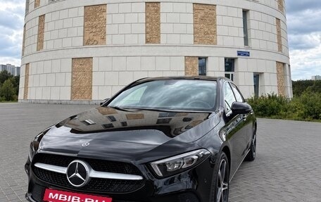 Mercedes-Benz A-Класс, 2018 год, 2 350 000 рублей, 2 фотография