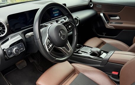 Mercedes-Benz A-Класс, 2018 год, 2 350 000 рублей, 11 фотография