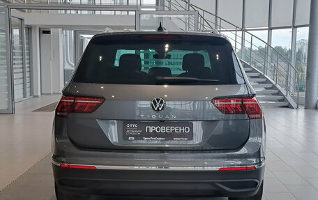 Volkswagen Tiguan II, 2020 год, 2 482 000 рублей, 10 фотография