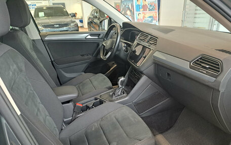 Volkswagen Tiguan II, 2020 год, 2 482 000 рублей, 15 фотография