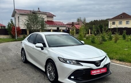 Toyota Camry, 2020 год, 2 350 000 рублей, 2 фотография
