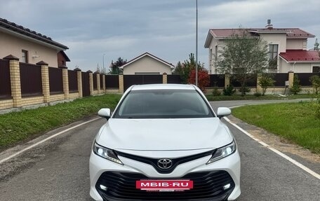 Toyota Camry, 2020 год, 2 350 000 рублей, 3 фотография