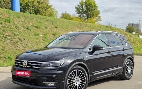 Volkswagen Tiguan II, 2019 год, 3 300 000 рублей, 1 фотография