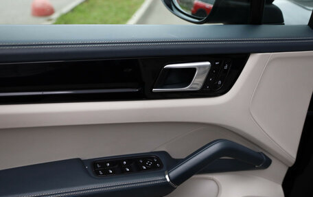 Porsche Cayenne III, 2019 год, 6 199 000 рублей, 28 фотография